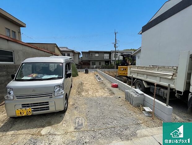 周辺は落ち着いた街並みの住宅地！子育てがしやすい住環境です！まだ未完成ですが、現地でしかわからない事もございます。是非一度ご覧ください。