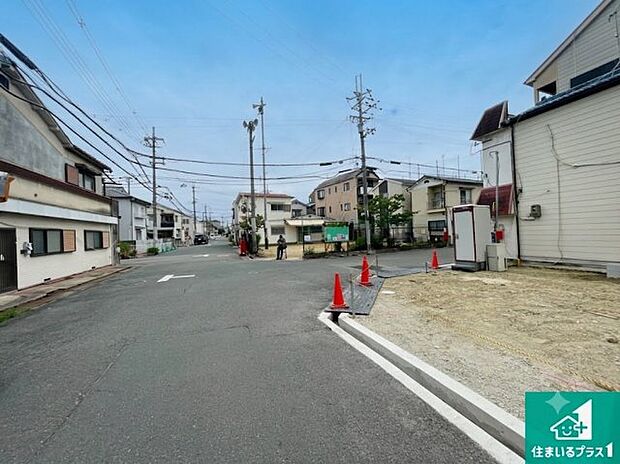 周辺は落ち着いた街並みの住宅地！子育てがしやすい住環境です！まだ未完成ですが、現地でしかわからない事もございます。是非一度ご覧ください。