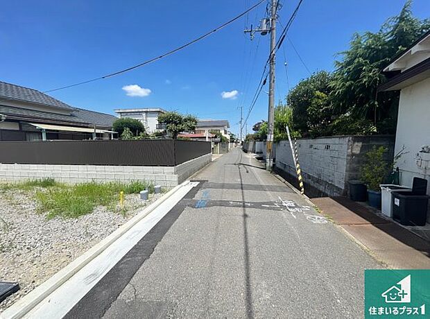 周辺は落ち着いた街並みの住宅地！子育てがしやすい住環境です！まだ未完成ですが、現地でしかわからない事もございます。是非一度ご覧ください。