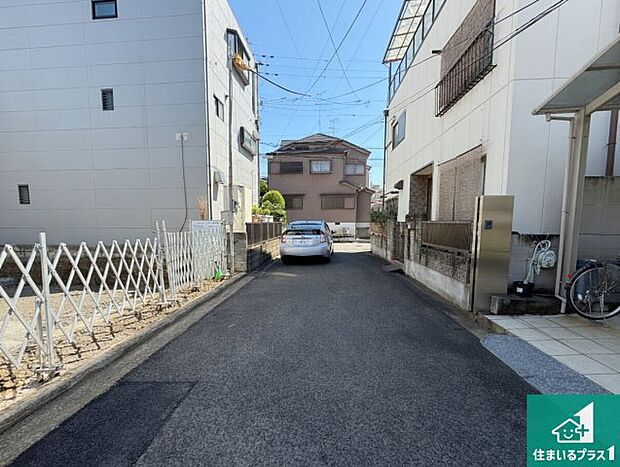 周辺は落ち着いた街並みの住宅地！子育てがしやすい住環境です！まだ未完成ですが、現地でしかわからない事もございます。是非一度ご覧ください。