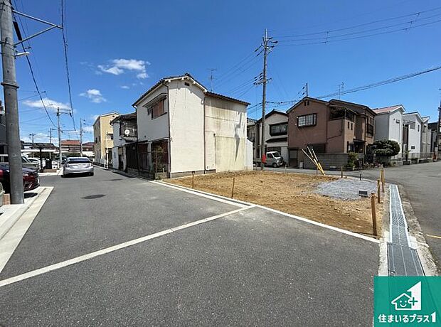 周辺は落ち着いた街並みの住宅地！子育てがしやすい住環境です！まだ未完成ですが、現地でしかわからない事もございます。是非一度ご覧ください。