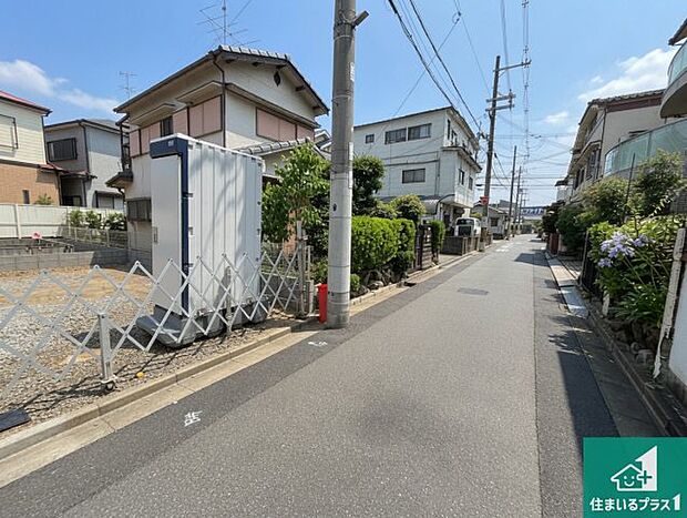 周辺は落ち着いた街並みの住宅地！子育てがしやすい住環境です！まだ未完成ですが、現地でしかわからない事もございます。是非一度ご覧ください。