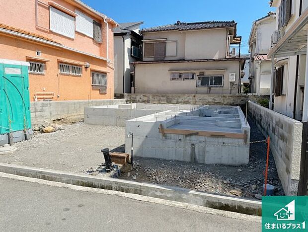 周辺は落ち着いた街並みの住宅地!子育てがしやすい住環境です!まだ未完成ですが、現地でしかわからない事もございます。是非一度ご覧ください。