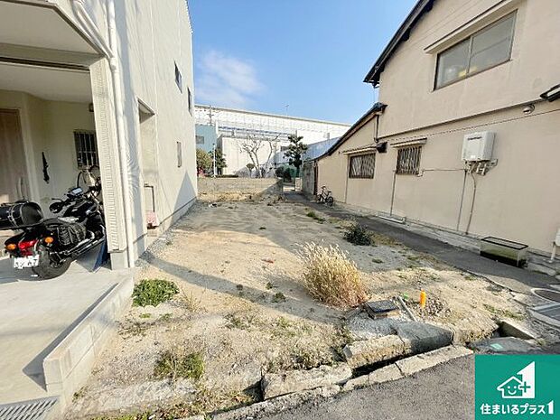 周辺は落ち着いた街並みの住宅地！子育てがしやすい住環境です！まだ未完成ですが、現地でしかわからない事もございます。是非一度ご覧ください。