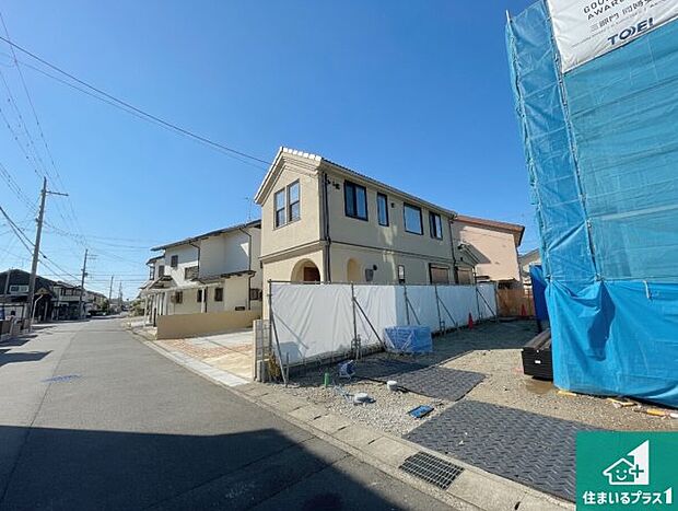 周辺は落ち着いた街並みの住宅地!子育てがしやすい住環境です!まだ未完成ですが、現地でしかわからない事もございます。是非一度ご覧ください。