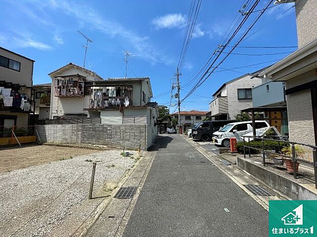 周辺は落ち着いた街並みの住宅地!子育てがしやすい住環境です!まだ未完成ですが、現地でしかわからない事もございます。是非一度ご覧ください。