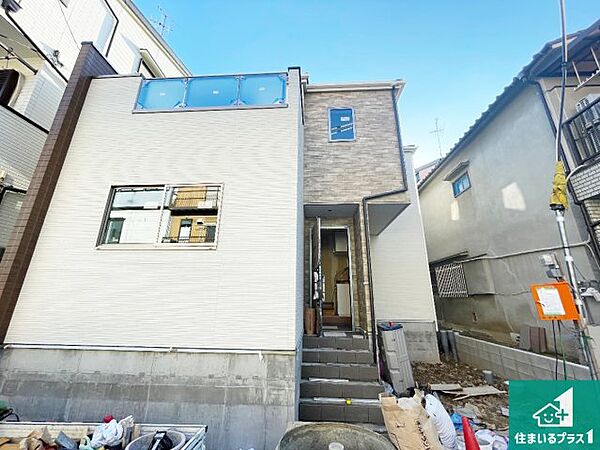 周辺は落ち着いた街並みの住宅地！子育てがしやすい住環境です！まだ未完成ですが、現地でしかわからない事もございます。是非一度ご覧ください。