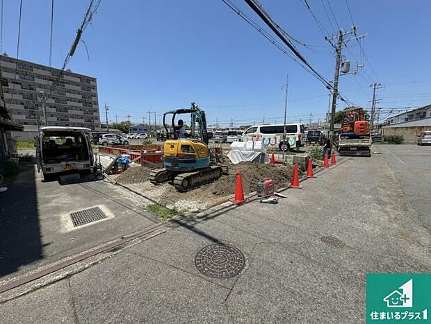 周辺は落ち着いた街並みの住宅地!子育てがしやすい住環境です!まだ未完成ですが、現地でしかわからない事もございます。是非一度ご覧ください。