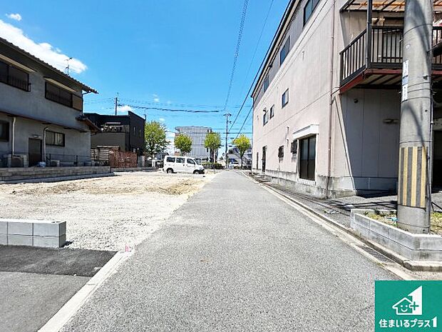 周辺は閑静な住宅街です。前面道路もしっかりと有りますので車の出し入れも安心ですよ!