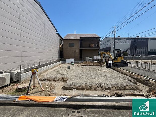 周辺は落ち着いた街並みの住宅地!子育てがしやすい住環境です!まだ未完成ですが、現地でしかわからない事もございます。是非一度ご覧ください。