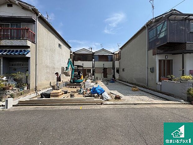 周辺は落ち着いた街並みの住宅地!子育てがしやすい住環境です!まだ未完成ですが、現地でしかわからない事もございます。是非一度ご覧ください。