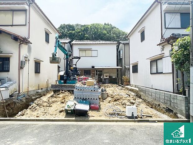 周辺は落ち着いた街並みの住宅地!子育てがしやすい住環境です!まだ未完成ですが、現地でしかわからない事もございます。是非一度ご覧ください。
