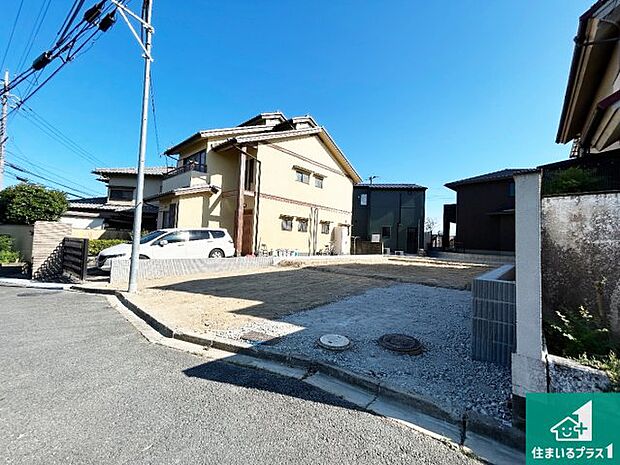 周辺は閑静な住宅街です。前面道路もしっかりと有りますので車の出し入れも安心ですよ!