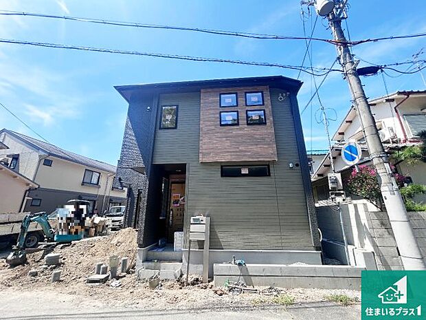 周辺は落ち着いた街並みの住宅地！子育てがしやすい住環境です！まだ未完成ですが、現地でしかわからない事もございます。是非一度ご覧ください。