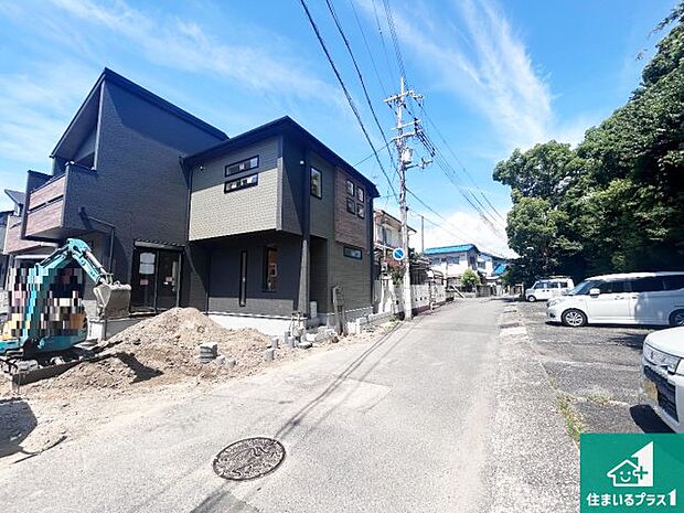 周辺は落ち着いた街並みの住宅地！子育てがしやすい住環境です！まだ未完成ですが、現地でしかわからない事もございます。是非一度ご覧ください。