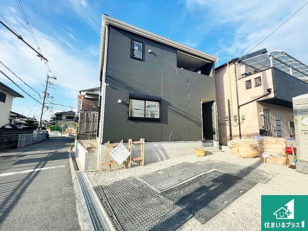 周辺は落ち着いた街並みの住宅地!子育てがしやすい住環境です!まだ未完成ですが、現地でしかわからない事もございます。是非一度ご覧ください。