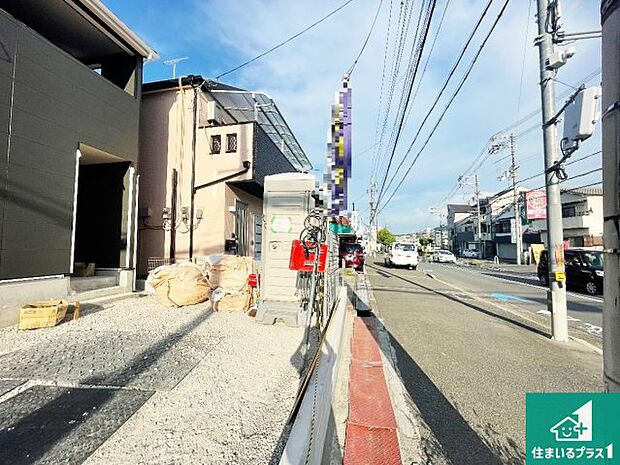 周辺は閑静な住宅街です。前面道路もしっかりと有りますので車の出し入れも安心ですよ!