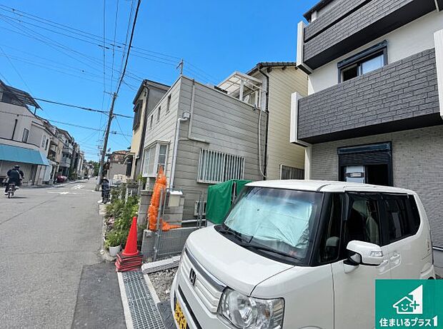 周辺は落ち着いた街並みの住宅地!子育てがしやすい住環境です!まだ未完成ですが、現地でしかわからない事もございます。是非一度ご覧ください。