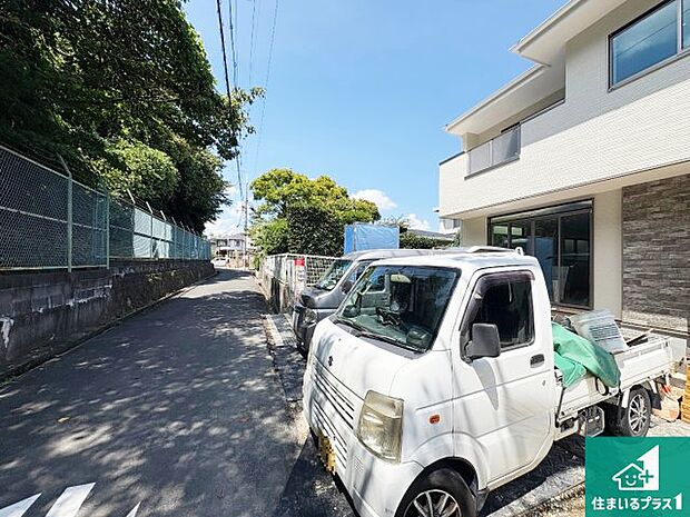 周辺は落ち着いた街並みの住宅地！子育てがしやすい住環境です！まだ未完成ですが、現地でしかわからない事もございます。是非一度ご覧ください。