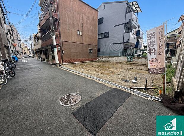 周辺は落ち着いた街並みの住宅地！子育てがしやすい住環境です！まだ未完成ですが、現地でしかわからない事もございます。是非一度ご覧ください。