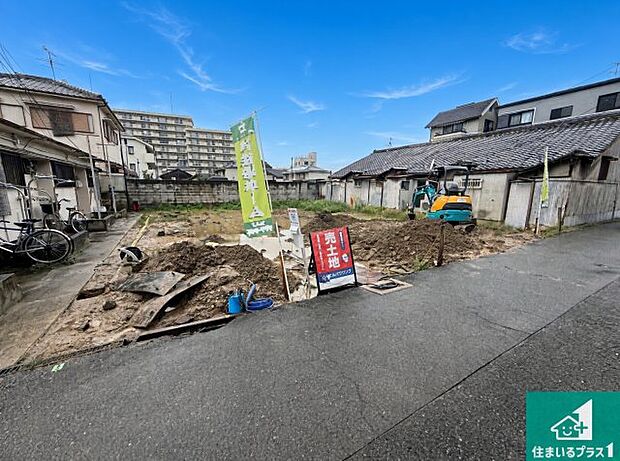 周辺は落ち着いた街並みの住宅地！子育てがしやすい住環境です！まだ未完成ですが、現地でしかわからない事もございます。是非一度ご覧ください。