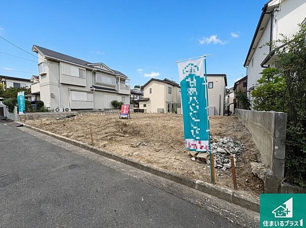 周辺は閑静な住宅街です。前面道路もしっかりと有りますので車の出し入れも安心ですよ!