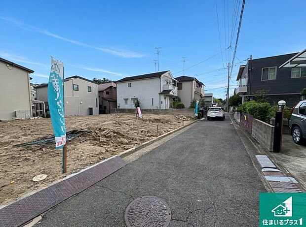 周辺は閑静な住宅街です。前面道路もしっかりと有りますので車の出し入れも安心ですよ!