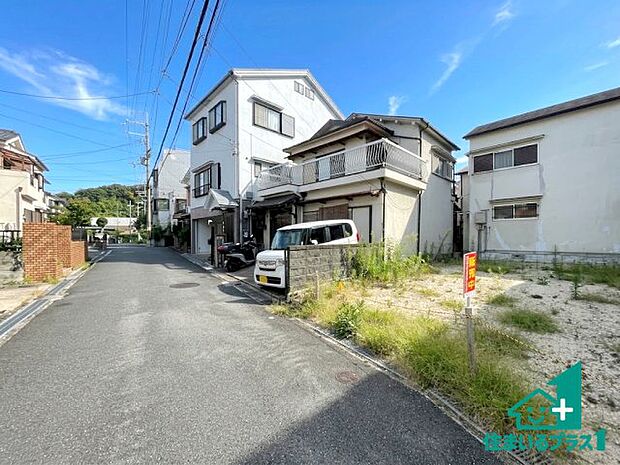 周辺は落ち着いた街並みの住宅地!子育てがしやすい住環境です!まだ未完成ですが、現地でしかわからない事もございます。是非一度ご覧ください。