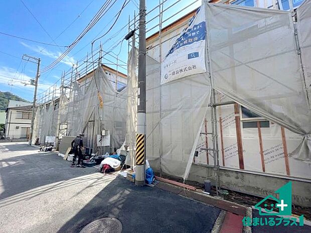 周辺は落ち着いた街並みの住宅地！子育てがしやすい住環境です！まだ未完成ですが、現地でしかわからない事もございます。是非一度ご覧ください。