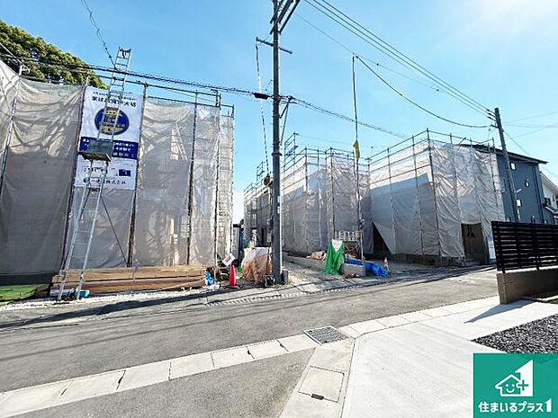 周辺は閑静な住宅街です。前面道路もしっかりと有りますので車の出し入れも安心ですよ!