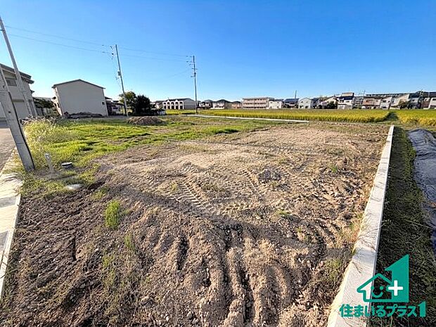 周辺は落ち着いた街並みの住宅地!子育てがしやすい住環境です!まだ未完成ですが、現地でしかわからない事もございます。是非一度ご覧ください。