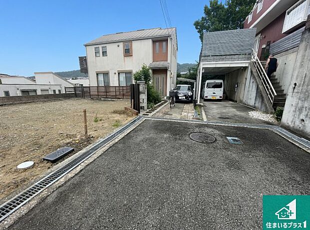 周辺は落ち着いた街並みの住宅地!子育てがしやすい住環境です!まだ未完成ですが、現地でしかわからない事もございます。是非一度ご覧ください。