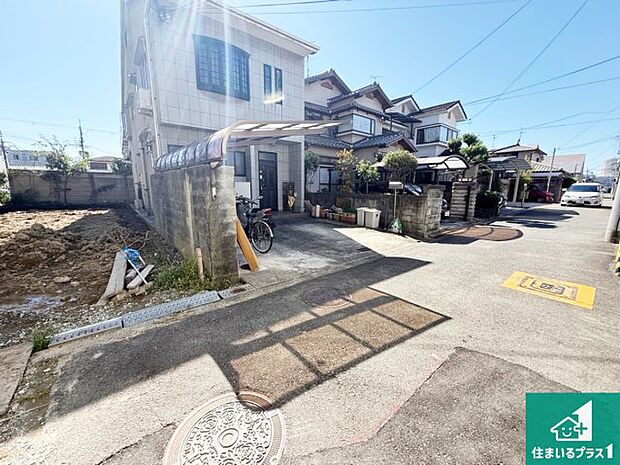 周辺は落ち着いた街並みの住宅地！子育てがしやすい住環境です！まだ未完成ですが、現地でしかわからない事もございます。是非一度ご覧ください。