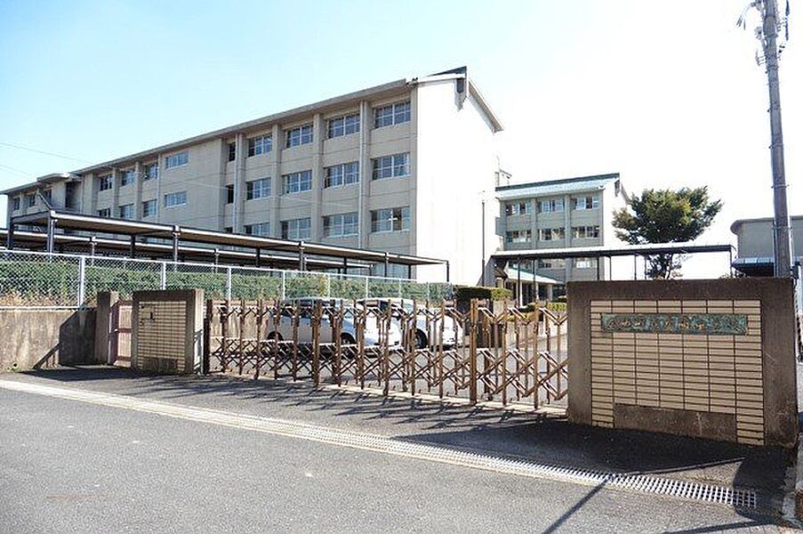 学校広陵町立広陵中学校：徒歩23分（1774ｍ）