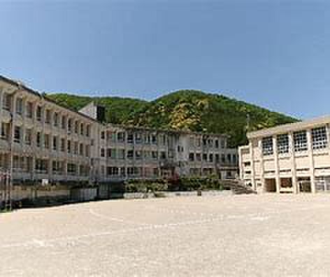 豊能町立吉川小学校：徒歩25分（1968ｍ）