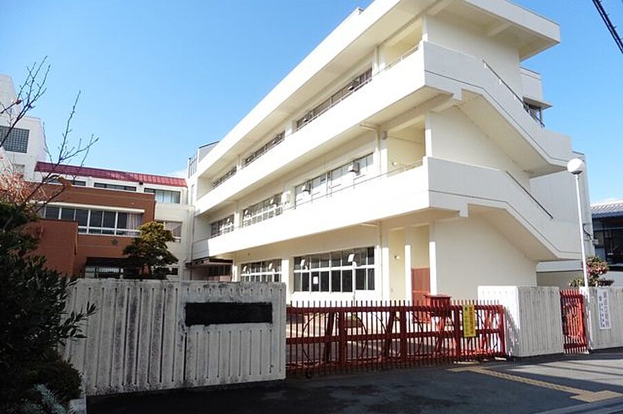 安堵町立安堵小学校：徒歩5分（372ｍ）