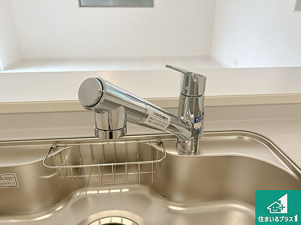 【キッチン水栓】浄水器を内蔵！炊飯時、お茶を作る時に安心してお水を使えます！お湯と冷水、浄水と原水、シャワーの切替えもワンタッチです！