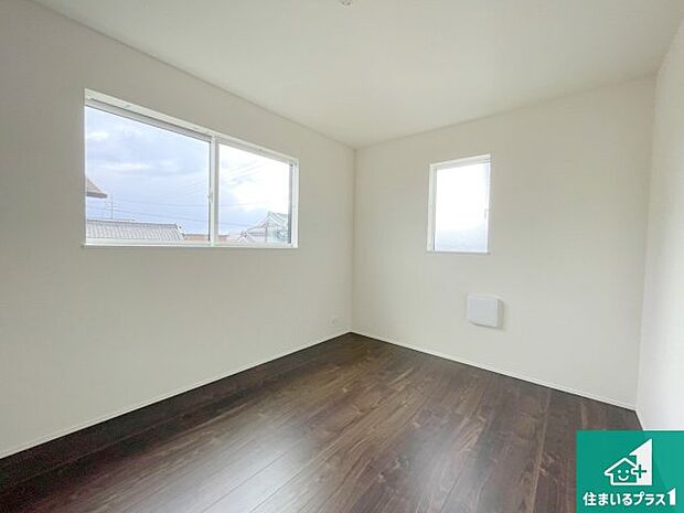 【洋室】シンプルな洋室は、自分好みのインテリアが楽しめます♪ご家族とインテリアや家具を選びに行くのは新築購入時の醍醐味の一つです。ぜひお楽しみください♪