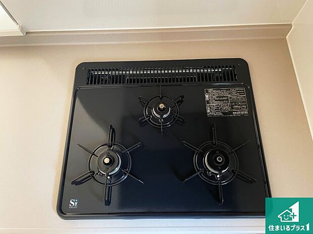 【コンロ】ダブル高火力Ｓｉセンサー付きコンロ！３口あるので、まとめて料理をする時も大活躍！