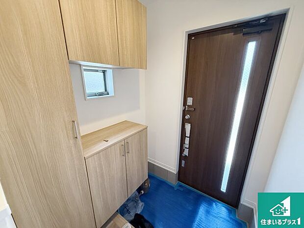 【玄関】シューズボックスにはたくさんの靴が収納できるので玄関周りはいつもスッキリ!ご家族が増えても安心!