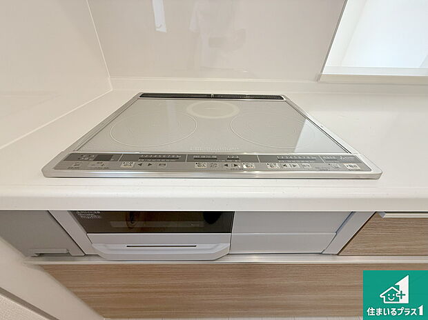 【IHコンロ】火を使わないので、安心なＩＨコンロ！でこぼこが無い構造なので、掃除もしやすく清潔に保てます！