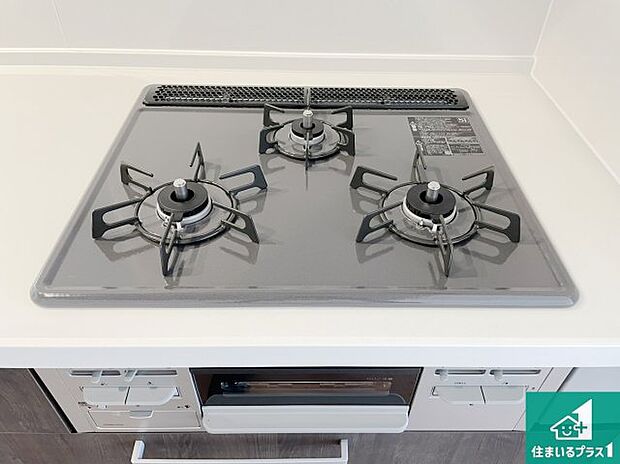 【コンロ】ダブル高火力Ｓｉセンサー付きコンロ！３口あるので、まとめて料理をする時も大活躍！