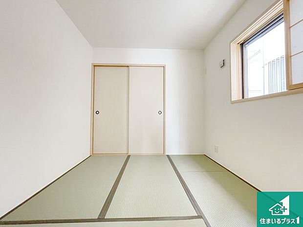 【和室】一室あると便利な和室は客間としてだけでなく、小さなお子様のプレイルームや食後のくつろぎスペースとしてもご利用いただけます。収納もついていますので大活躍間違いなし!