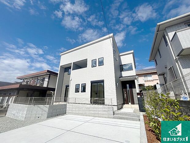 【外観】安心の10年保証!外観を美しく保ち、雨水で汚れを落とします!気になることがありましたら、お気軽にお問い合わせください!