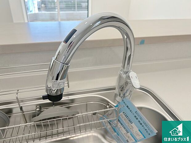 【キッチン水栓】浄水器を内蔵!炊飯時、お茶を作る時に安心してお水を使えます!お湯と冷水、浄水と原水、シャワーの切替えもワンタッチです!