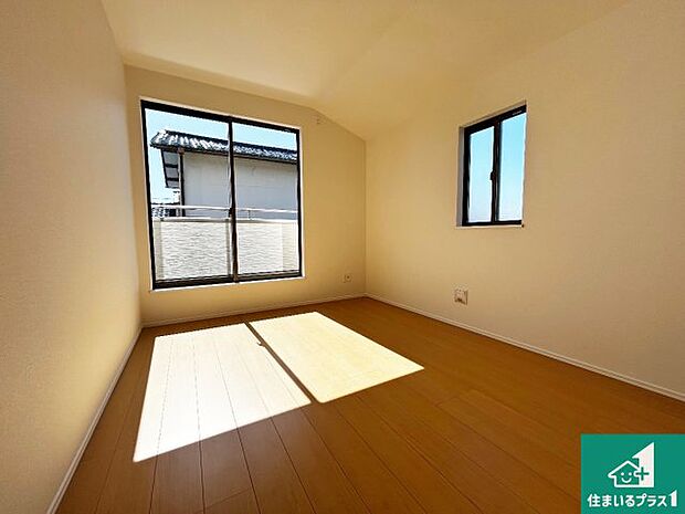 【洋室】シンプルな洋室は、自分好みのインテリアが楽しめます♪ご家族とインテリアや家具を選びに行くのは新築購入時の醍醐味の一つです。ぜひお楽しみください♪