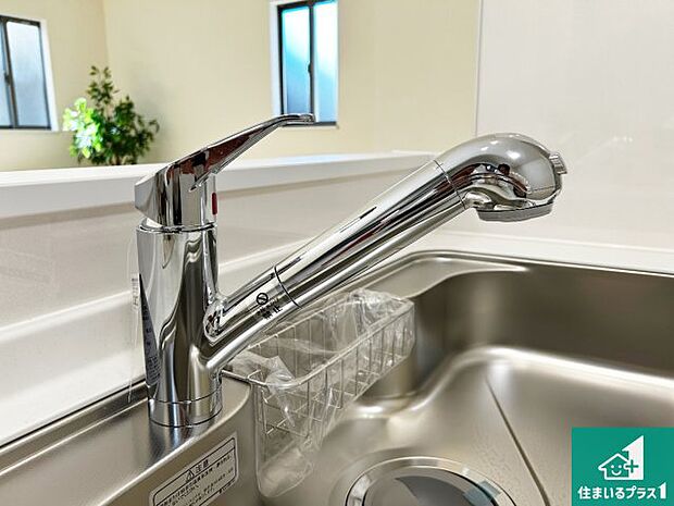 【キッチン水栓】浄水器を内蔵!炊飯時、お茶を作る時に安心してお水を使えます!お湯と冷水、浄水と原水、シャワーの切替えもワンタッチです!