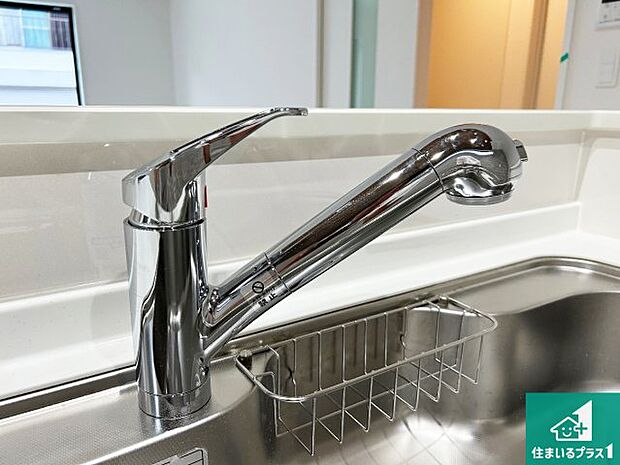 【キッチン水栓】浄水器を内蔵！炊飯時、お茶を作る時に安心してお水を使えます！お湯と冷水、浄水と原水、シャワーの切替えもワンタッチです！
