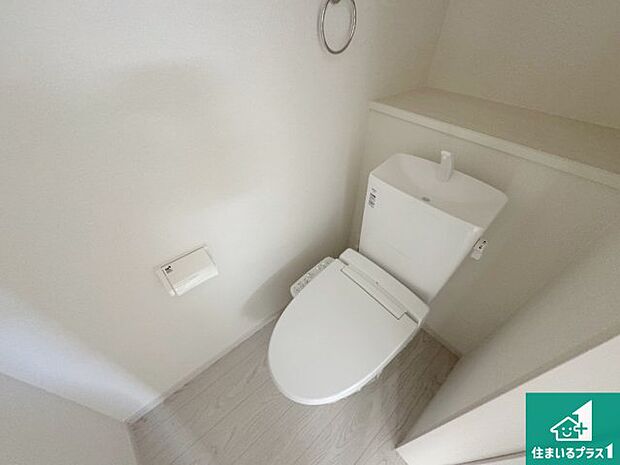 【トイレ】1・2階の2ヶ所にあるので、朝の忙しい時間の順番待ちもなく、深夜の利用にも大変便利です。