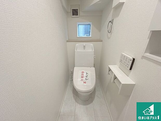 【トイレ】1・2階の2ヶ所にあるので、朝の忙しい時間の順番待ちもなく、深夜の利用にも大変便利です。